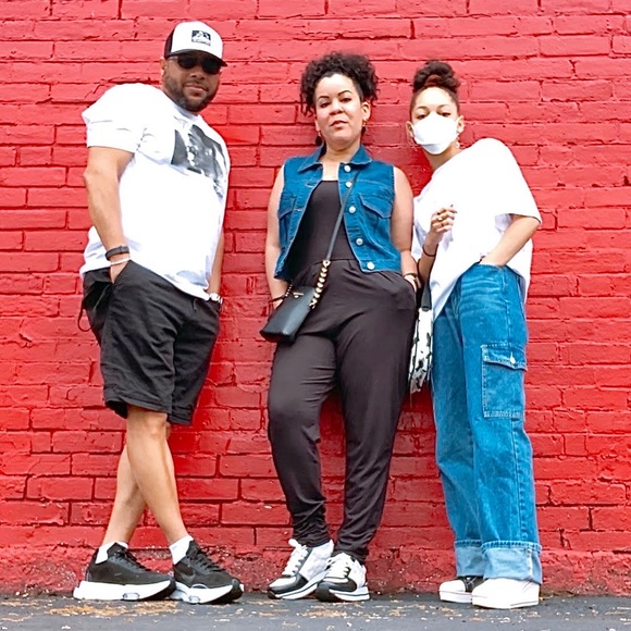 Welcome to our closet! โค๏ธ - Picture 2 of 5